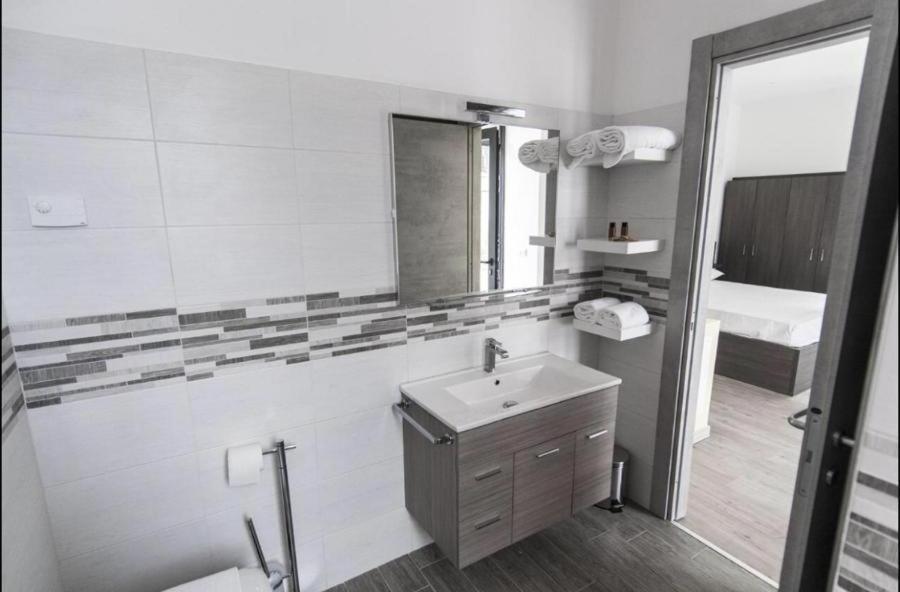 Antica Campione Rooms & Hostel Campione del Garda Buitenkant foto